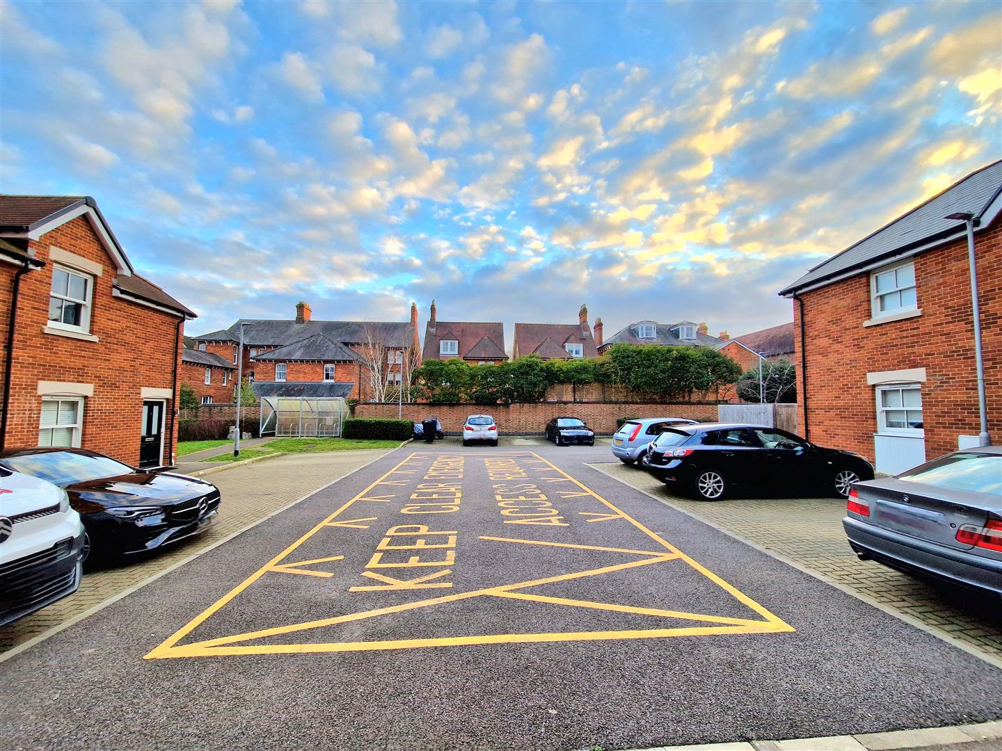 Warwick Avenue, Bedford